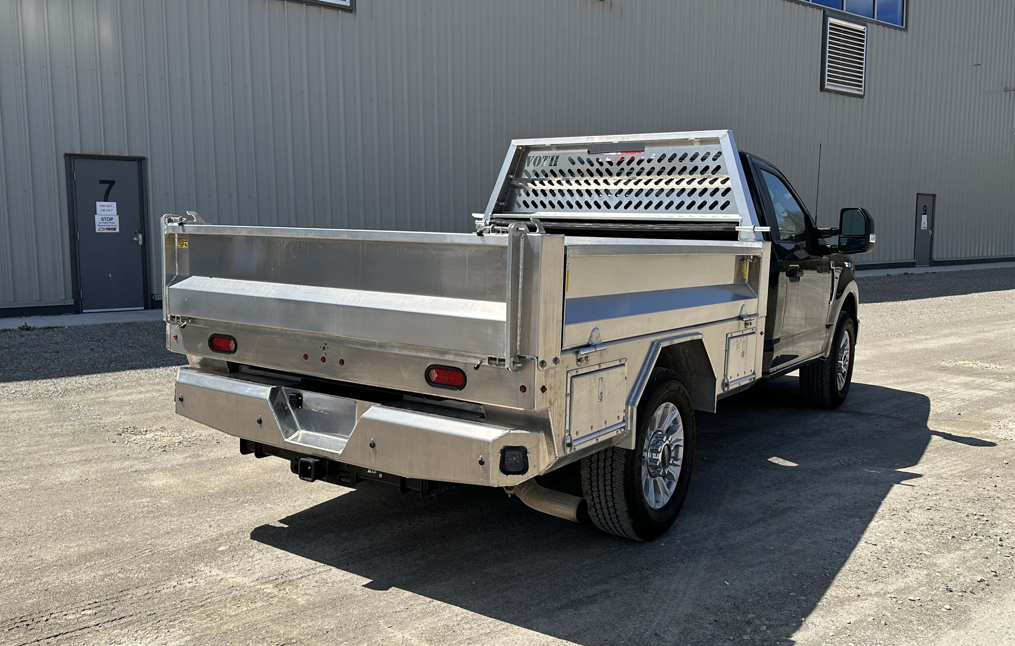 Voth Unibody Box Delete Truck in Aluminum